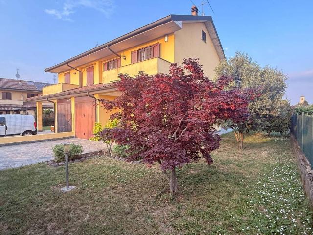Villa Indipendente in vendita a Bornasco, Lombardia