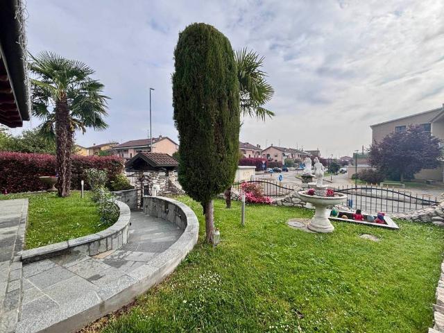 Villa Indipendente in vendita a Bornasco, Lombardia