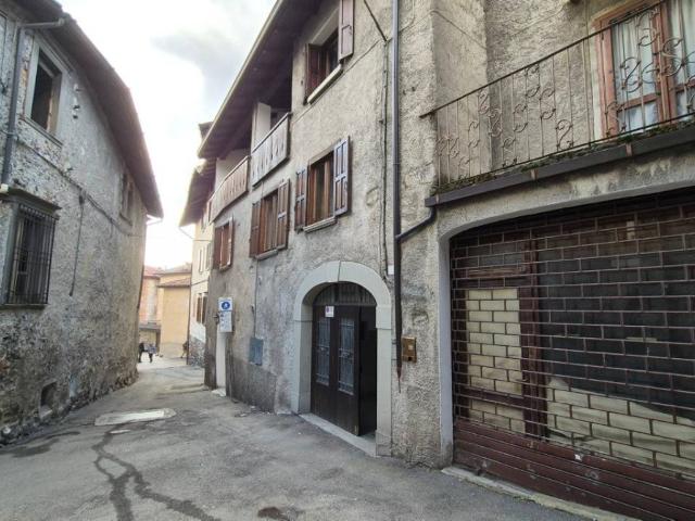 Villa Indipendente in vendita a Comunità montana della valle Camonica, Borno