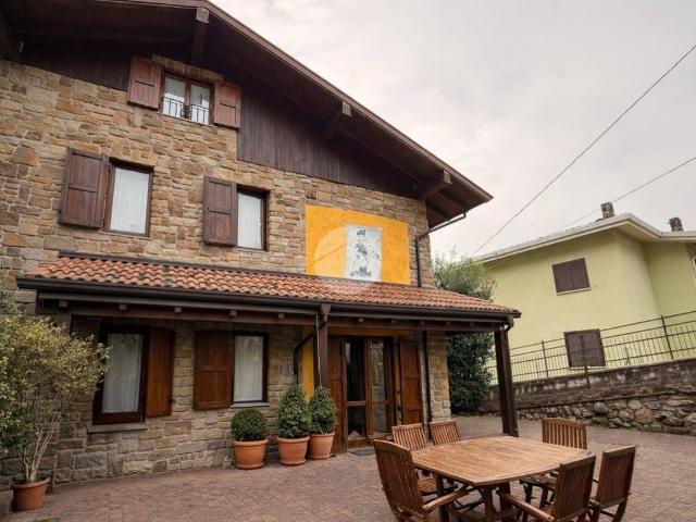 Villa Indipendente in vendita a Comunità montana della valle Camonica, Borno