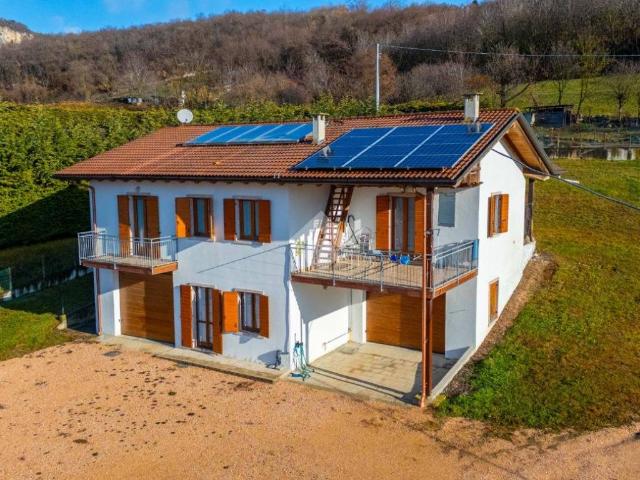 Villa Indipendente in vendita a Bosco Chiesanuova, Veneto