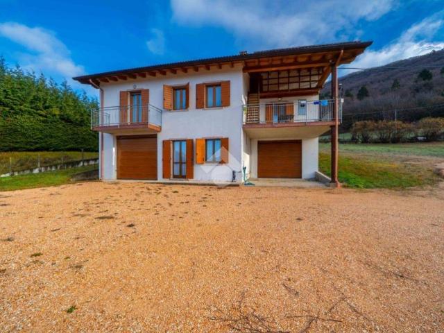 Villa Indipendente in vendita a Bosco Chiesanuova, Veneto