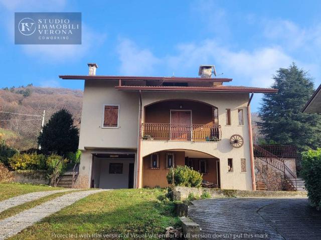 Villa Indipendente in vendita a Bosco Chiesanuova, Veneto