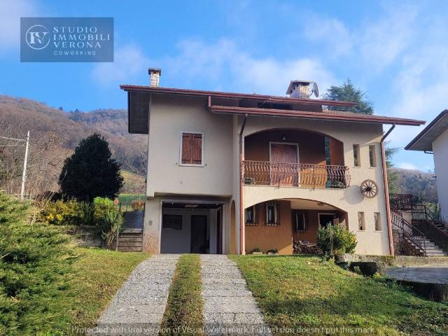 Villa Indipendente in vendita a Bosco Chiesanuova, Veneto