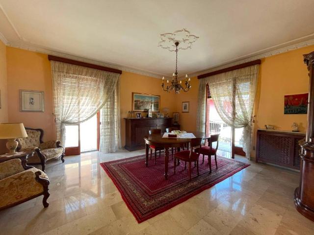 Villa Indipendente in vendita a Borgata Roggia, Piemonte