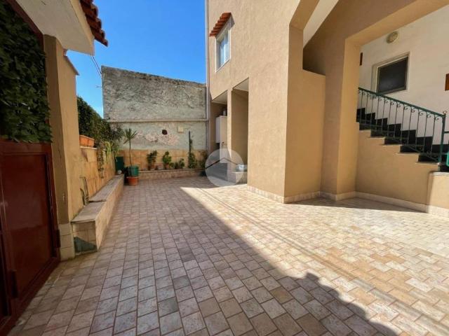 Villa Indipendente in vendita a Boscotrecase, Campania
