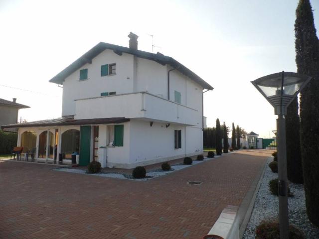 Villa Indipendente in vendita a Bottanuco, Lombardia
