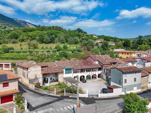 Villa Indipendente in vendita a Botticino, Lombardia