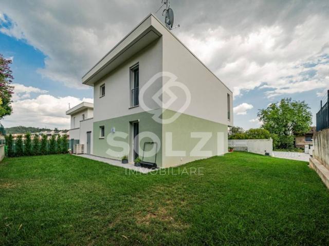 Villa Indipendente in vendita a Botticino, Lombardia