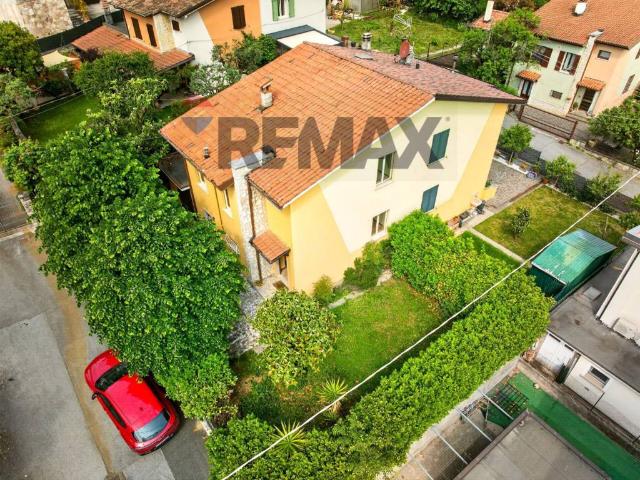 Villa Indipendente in vendita a Villaggio Marcolini, Botticino
