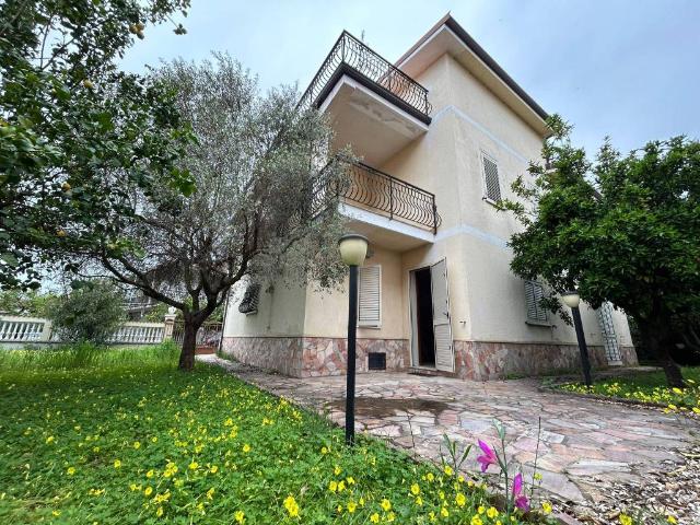 Villa Indipendente in vendita a Calabria, Reggio Calabria