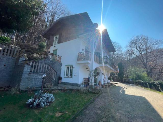 Villa Indipendente in vendita a Tetti Gigutin Sottani, Piemonte
