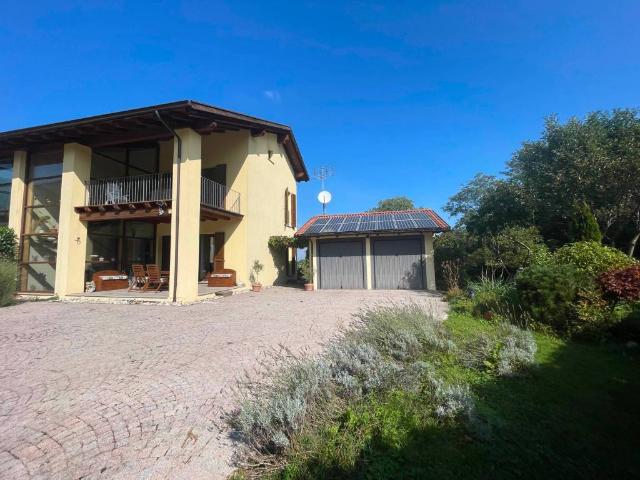 Villa Indipendente in vendita a Tetti Gigutin Sottani, Piemonte