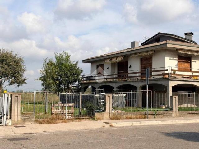 Villa Indipendente in vendita a Crosare, Bovolone