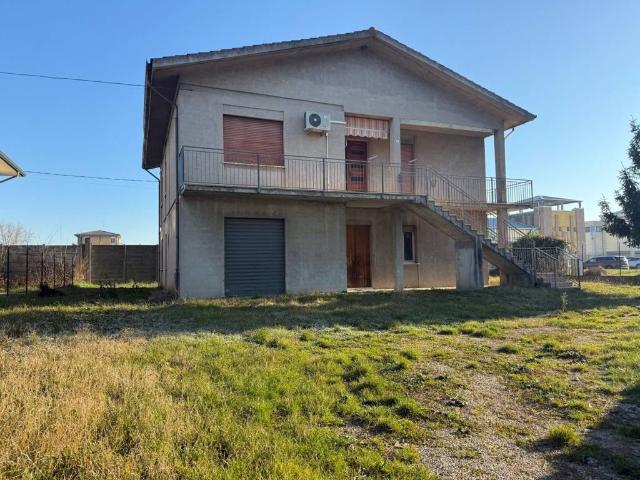 Villa Indipendente in vendita a Bovolone, Veneto