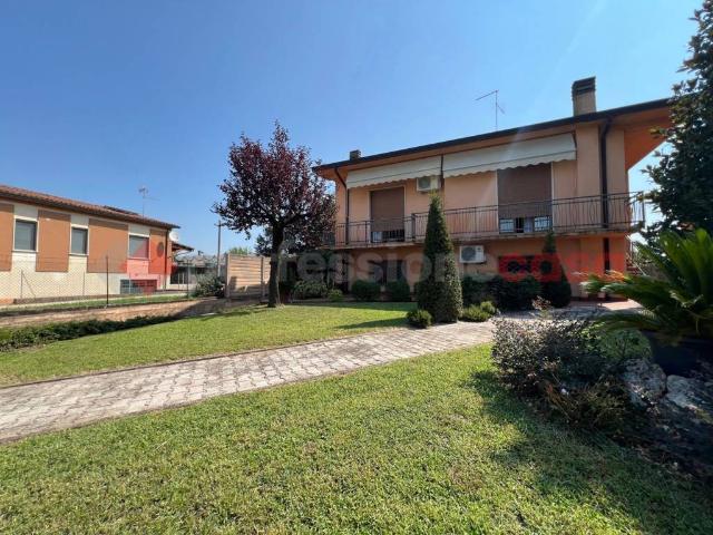 Villa Indipendente in vendita a Oppeano, Veneto