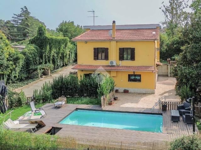 Villa Indipendente in vendita a Vigna di Valle, Bracciano