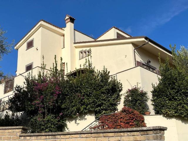 Villa Indipendente in vendita a Roma Capitale, Lazio