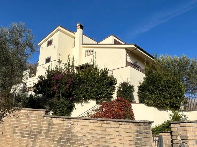 Villa Indipendente in vendita a Roma Capitale, Lazio