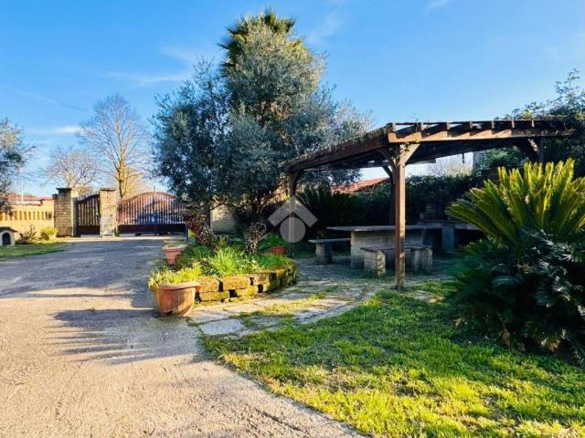 Villa Indipendente in vendita a Montebello, Roma Capitale