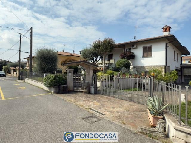 Villa Indipendente in vendita a Brandico, Lombardia
