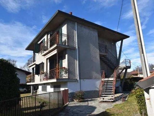 Villa Indipendente in vendita a Brebbia, Lombardia