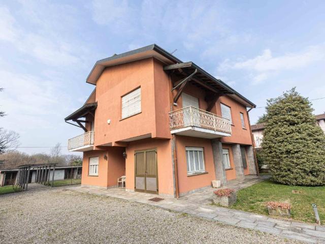 Villa Indipendente in vendita a Menegardo, Bregnano