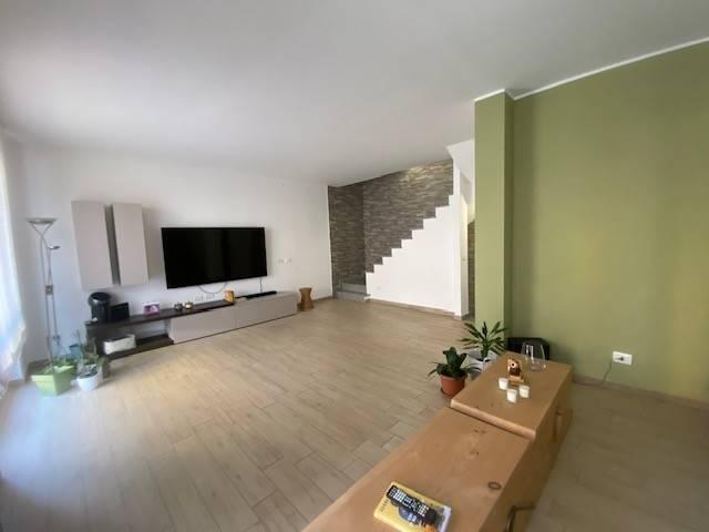 Villa Indipendente in vendita a Bregnano, Lombardia