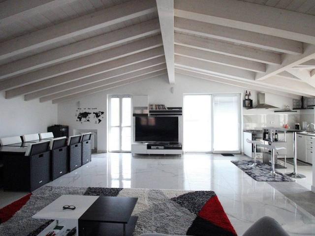 Villa Indipendente in vendita a Brembate, Lombardia