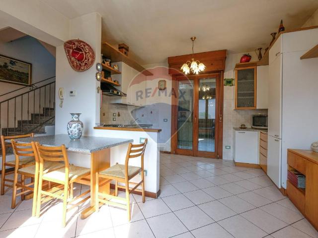 Villa Indipendente in vendita a Brembate, Lombardia
