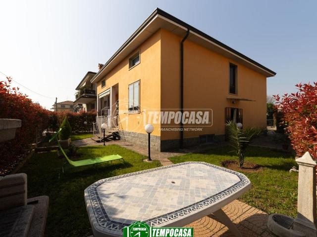 Villa Indipendente in vendita a Brembate, Lombardia