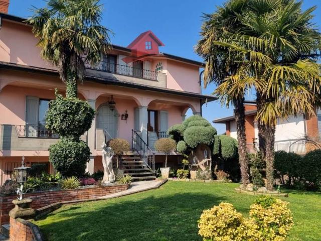 Villa Indipendente in vendita a Brembate, Lombardia