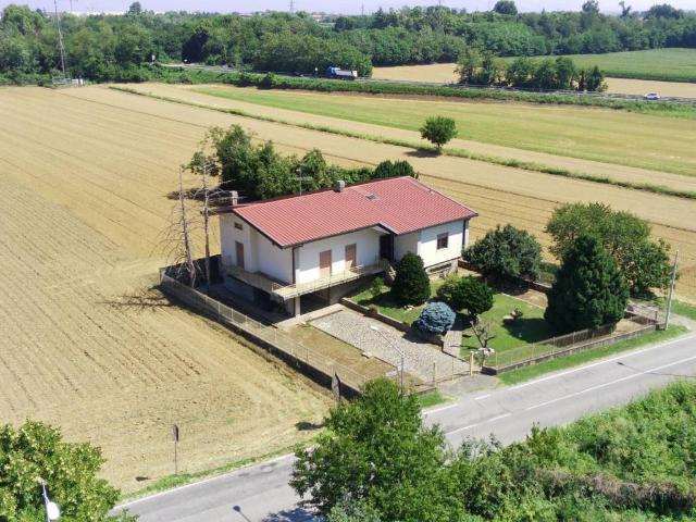 Villa Indipendente in vendita a Brembate, Lombardia