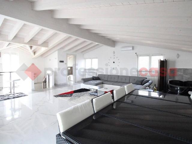 Villa Indipendente in vendita a Brembate, Lombardia