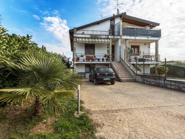 Villa Indipendente in vendita a Brembate, Lombardia