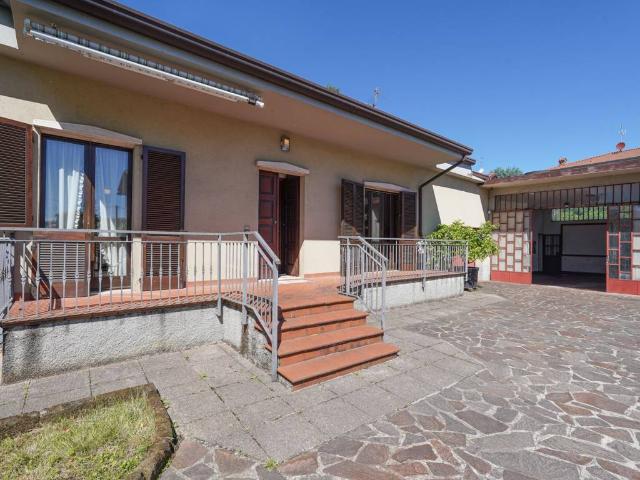 Villa Indipendente in vendita a Brembate, Lombardia