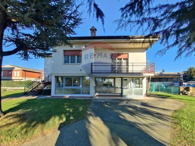 Villa Indipendente in vendita a Brembate Di Sopra, Lombardia