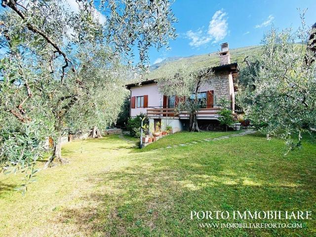 Villa Indipendente in vendita a Brenzone sul Garda, Veneto