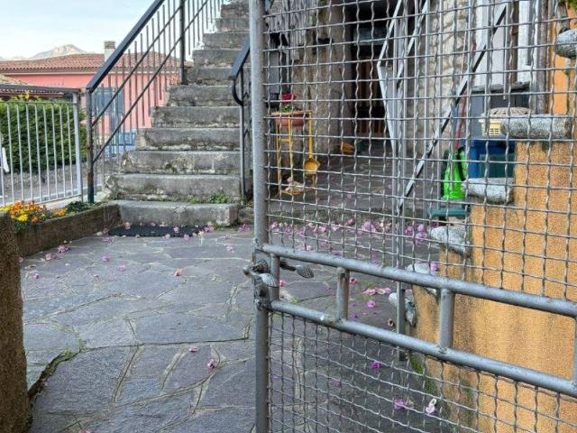 Villa Indipendente in vendita a Brenzone sul Garda, Magugnano