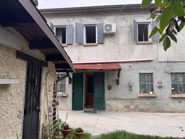 Villa Indipendente in vendita a Bassa Reggiana, Re