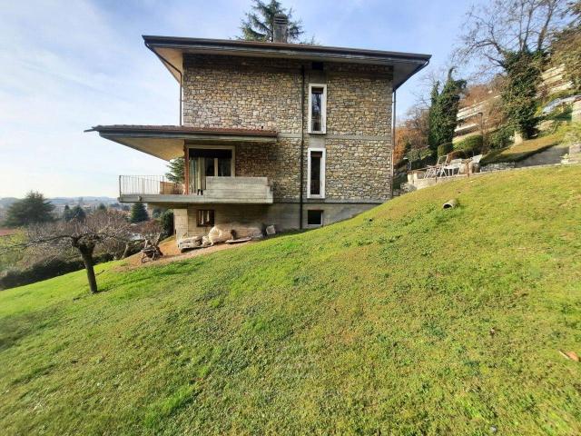 Villa Indipendente in vendita a Zona Centro, Brescia
