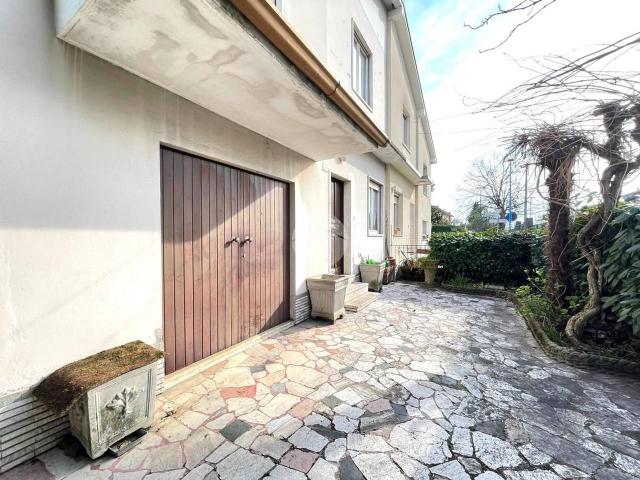 Villa Indipendente in vendita a Zona Sud, Brescia