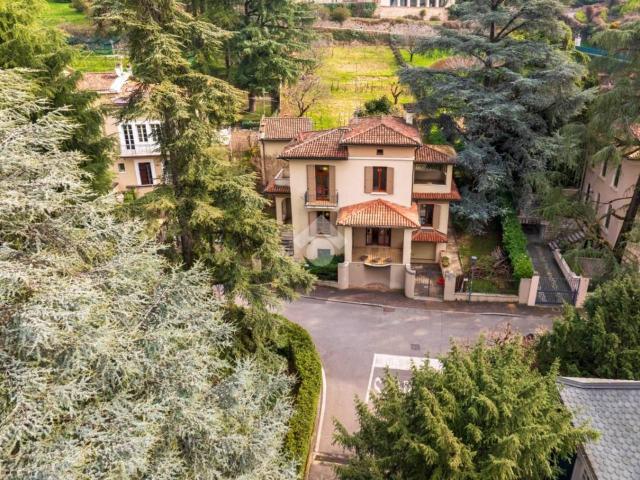 Villa Indipendente in vendita a Zona Centro, Brescia