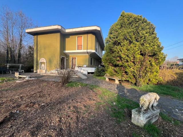 Villa Indipendente in vendita a Zona Est, Brescia