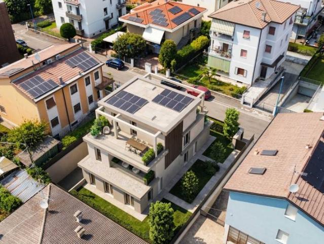 Villa Indipendente in vendita a Zona Ovest, Brescia