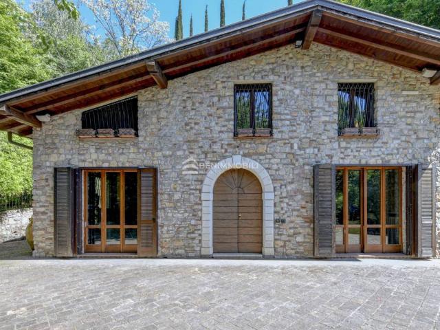 Villa Indipendente in vendita a Zona Centro, Brescia