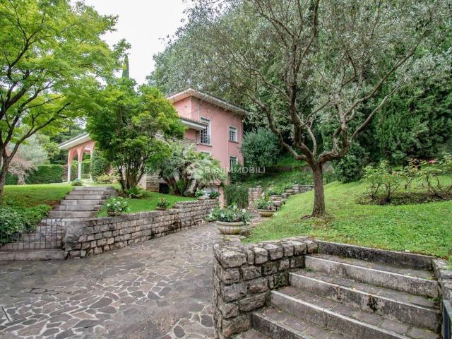 Villa Indipendente in vendita a Zona Centro, Brescia