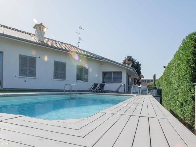 Villa Indipendente in vendita a Zona Est, Brescia
