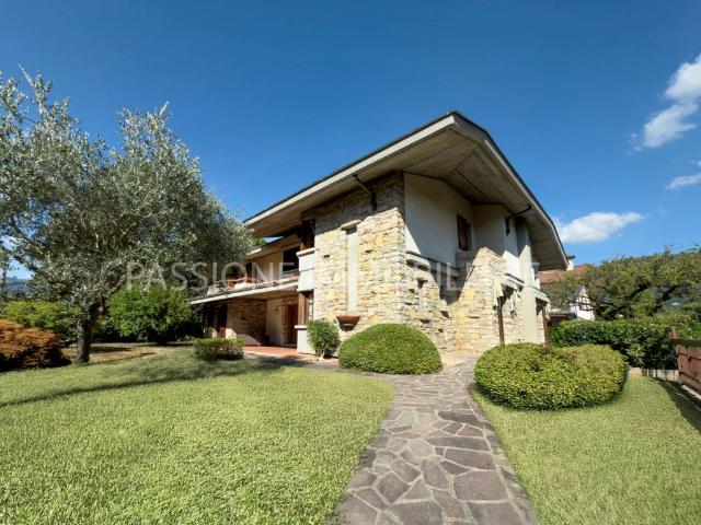 Villa Indipendente in vendita a Zona Nord, Brescia