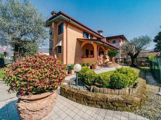 Villa Indipendente in vendita a Zona Nord, Brescia